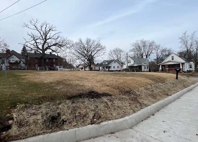 Property at 301 Low St, Bloomington, IL 61701