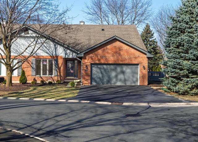 Property at 74 Royal Ln, Bloomingdale, IL 60108, 2 beds, 2.5 baths
