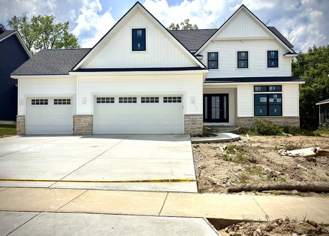 Property at 1115 Briarwood Ln, Mahomet, IL 61853, 5 beds, 3.5 baths