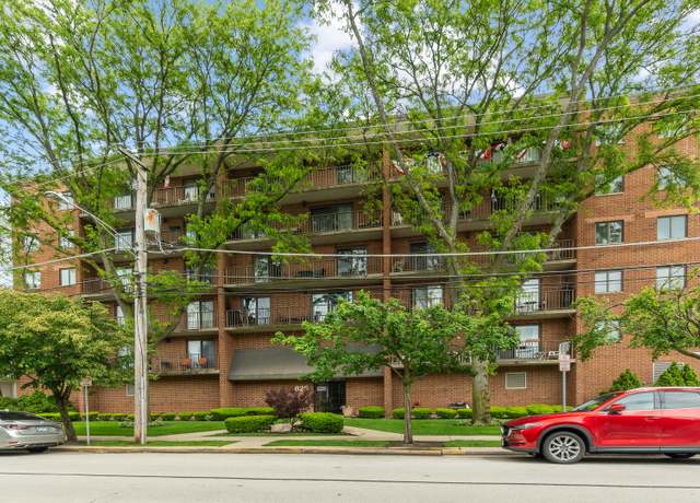 Property at 825 Center St #302, Des Plaines, IL 60016, 2 beds, 2.5 baths