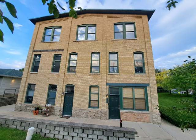 Property at 618 Congdon Ave, Elgin, IL 60120, 3 beds, 3 baths