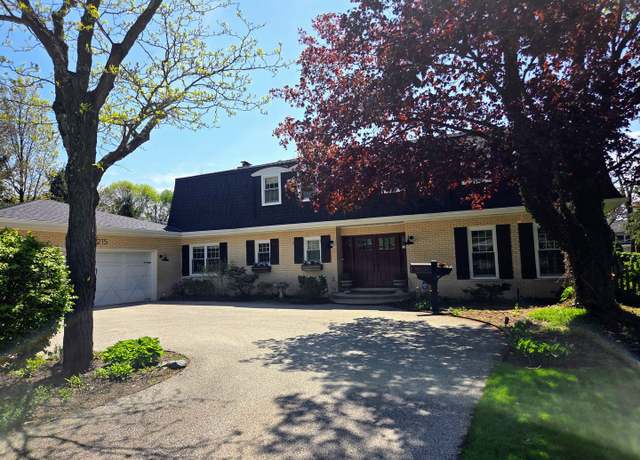 Property at 1215 Heather Ln, Glenview, IL 60025, 5 beds, 3.5 baths