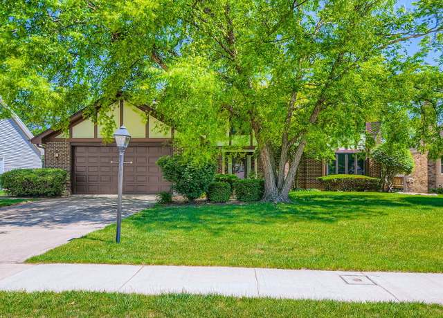 Property at 3825 Charlemagne Dr, Hoffman Estates, IL 60192, 5 beds, 2.5 baths