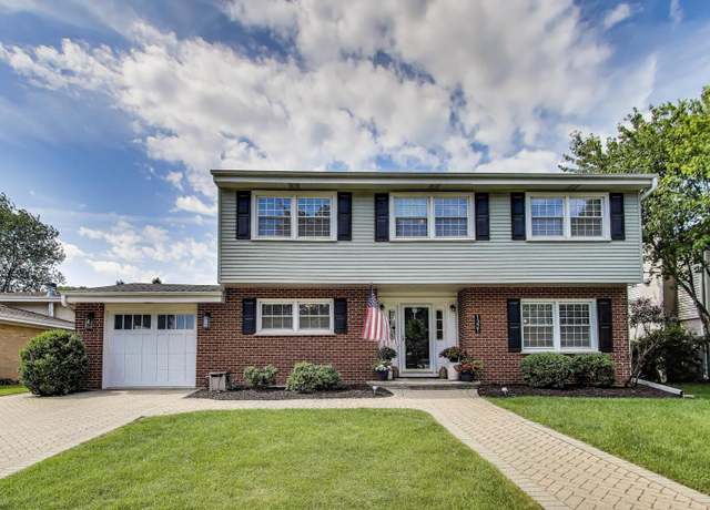 Property at 1321 W Park St, Arlington Heights, IL 60005, 5 beds, 2 baths
