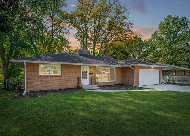 Property at 1516 W Riverside Blvd, Rockford, IL 61103, 3 beds, 1.5 baths