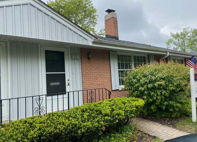 Property at 11 Robin Hood Ln, Northfield, IL 60093, 2 beds, 2 baths
