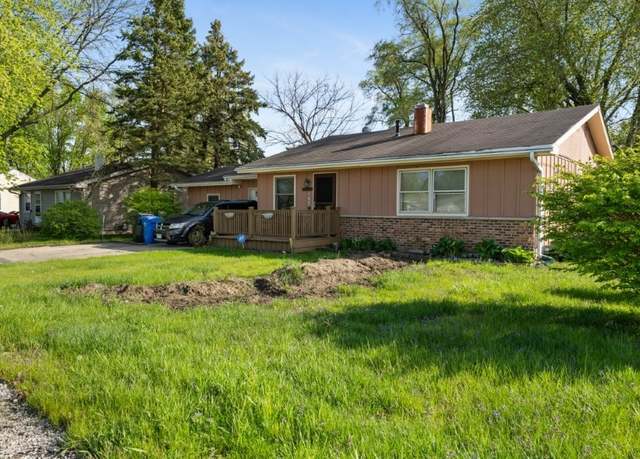 Property at 165 Ross Ave, South Elgin, IL 60177, 3 beds, 1 bath