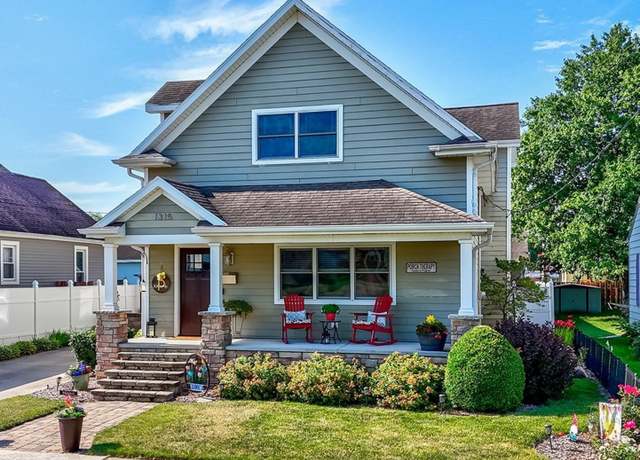 Property at 1315 W Jackson St, Ottawa, IL 61350, 3 beds, 3 baths