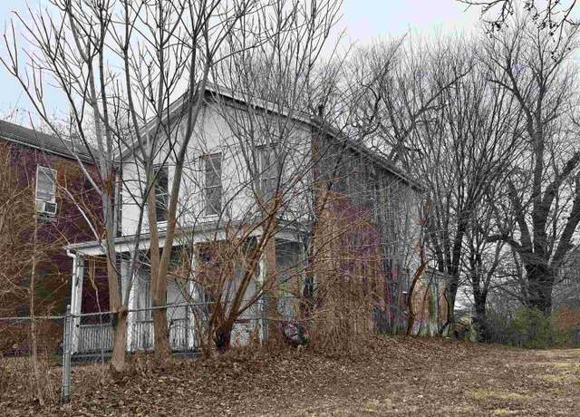 Property at 615 N 8th, Quincy, IL 62301, 4 beds, 2 baths