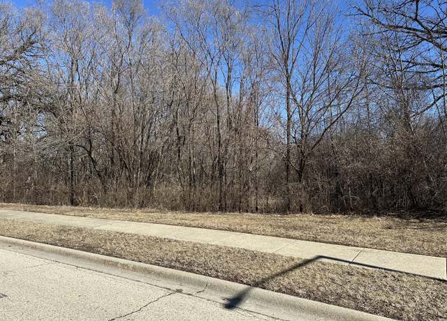 Property at 1702 Oak Dr, Mchenry, IL 60050