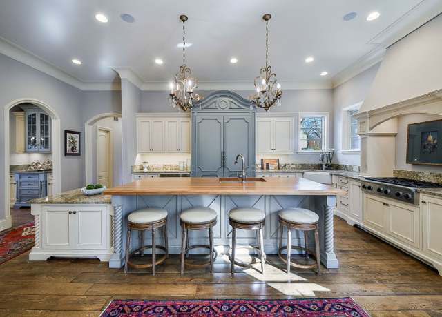 Property at 210 E Prairie Ave, Wheaton, IL 60187, 6 beds, 5 baths