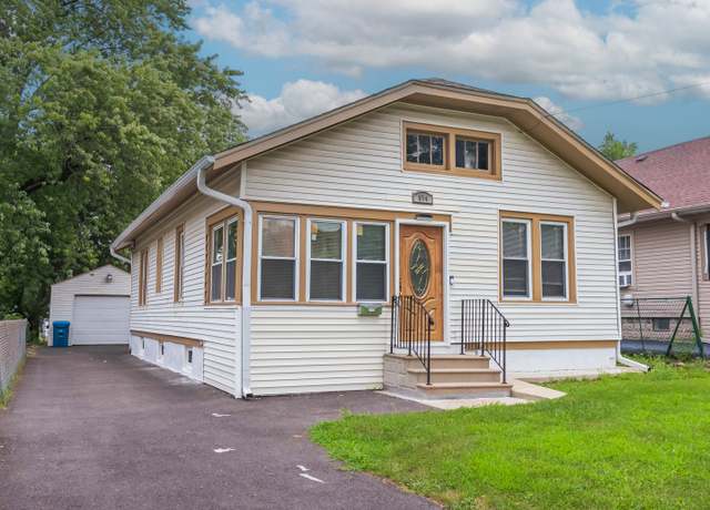 Property at 814 5th Ave, Aurora, IL 60505, 2 beds, 1 bath