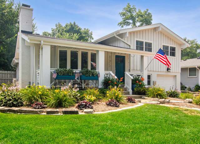Property at 123 Sturtz St, Barrington, IL 60010, 4 beds, 2.5 baths