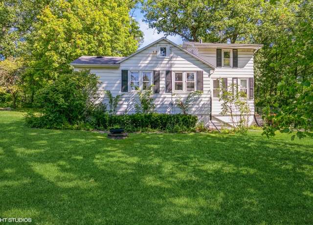 Property at 12521 S 90th Ave, Palos Park, IL 60464, 3 beds, 2 baths