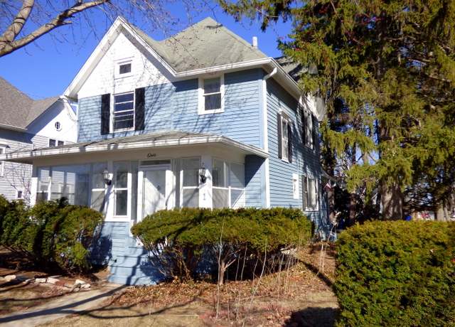 Property at 1 N Worth Ave, Elgin, IL 60123, 3 beds, 1.5 baths
