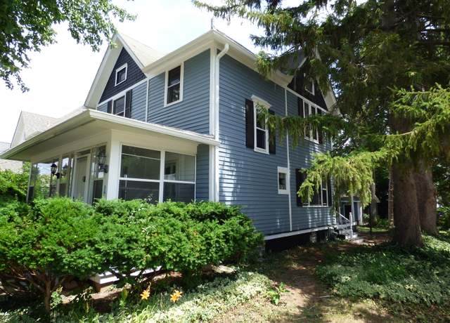 Property at 1 N Worth Ave, Elgin, IL 60123, 3 beds, 1.5 baths