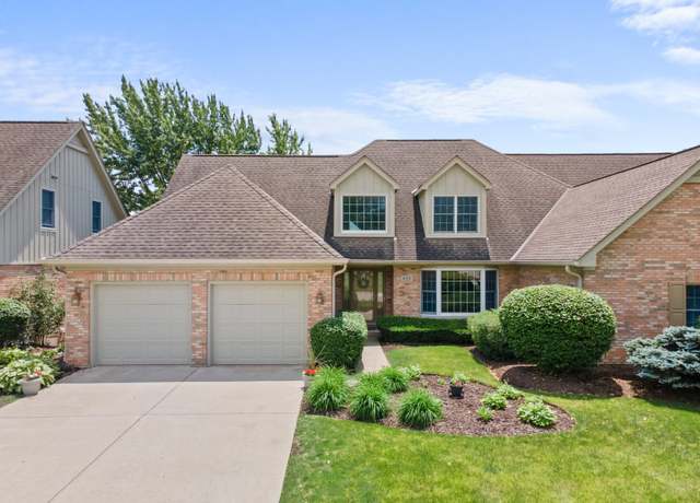 Property at 828 Wedgewood Dr, Crystal Lake, IL 60014, 3 beds, 2.5 baths