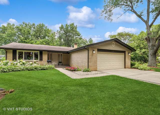 Property at 179 Acorn Ln, Libertyville, IL 60048, 3 beds, 3 baths