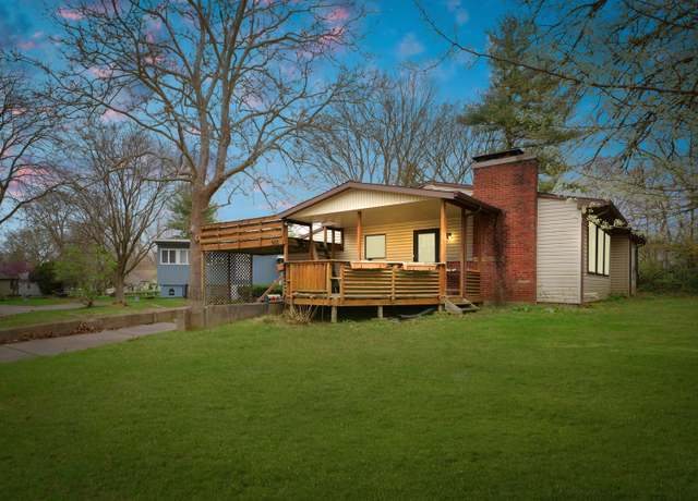 Property at 302 Flora Dr, Champaign, IL 61821, 4 beds, 1 bath