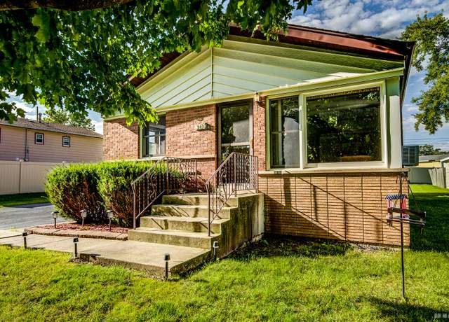 Property at 5432 163rd St, Oak Forest, IL 60452, 3 beds, 2 baths