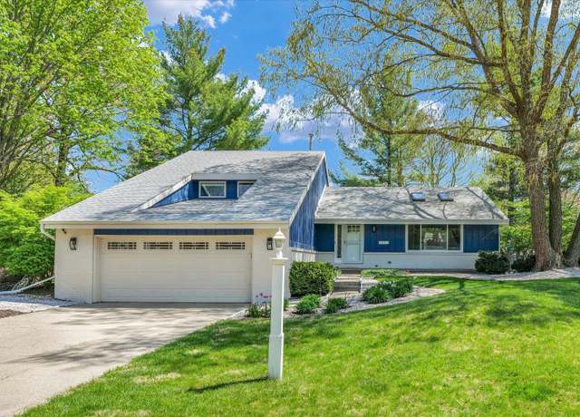 Property at 1912 Woodfield Rd, Champaign, IL 61822, 4 beds, 2.5 baths