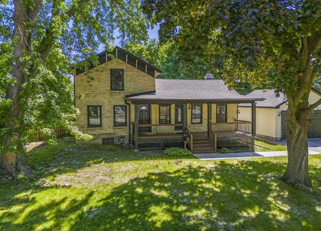 Property at 112 N Washington St, Carpentersville, IL 60110, 3 beds, 2 baths