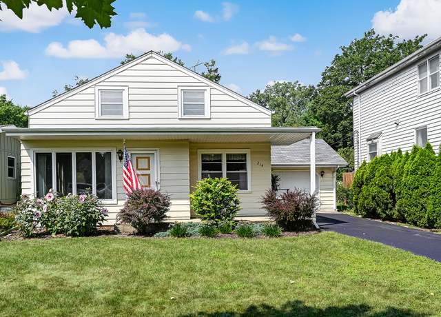 Property at 214 Woodstock Ave, Clarendon Hills, IL 60514, 3 beds, 1 bath