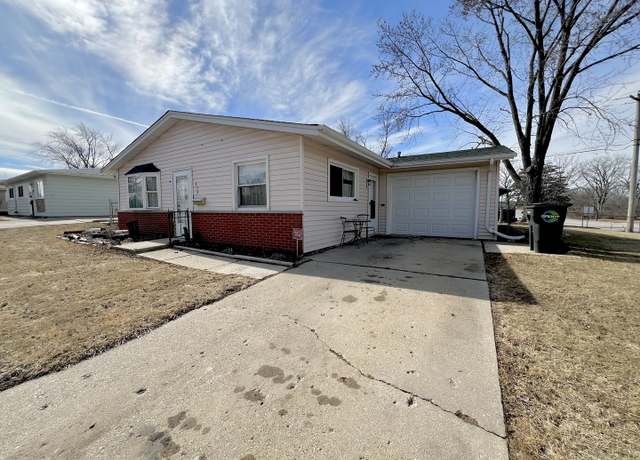 Property at 519 Walnut Dr, Streamwood, IL 60107, 3 beds, 1 bath