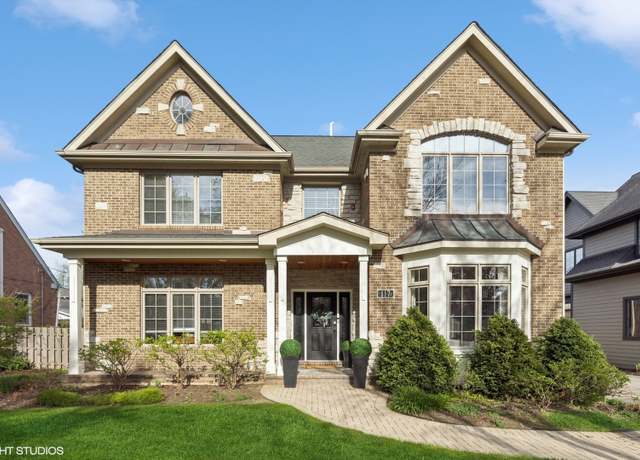 Property at 117 Iroquois Dr, Clarendon Hills, IL 60514, 4 beds, 3.5 baths