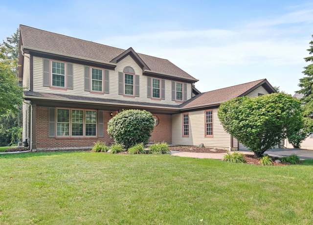 Property at 971 W Hidden Hills Ln, Palatine, IL 60067, 4 beds, 2.5 baths