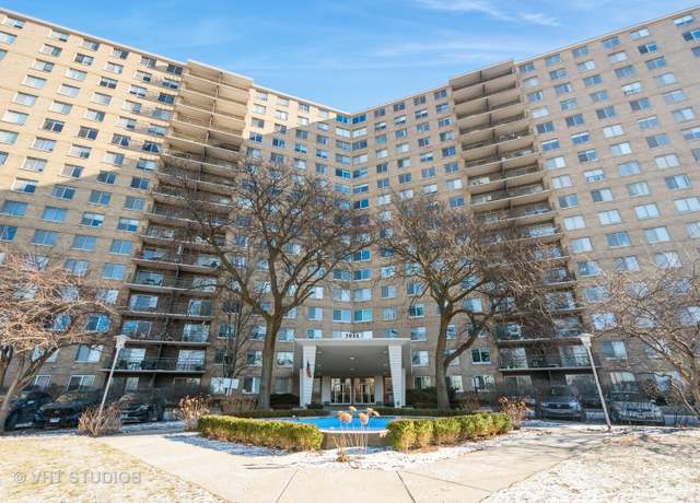 Property at 7033 N Kedzie Ave #504, Chicago, IL 60645, 2 beds, 2 baths