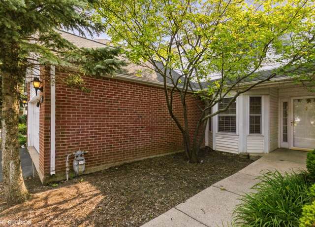 Property at 108 Meadowbrook Ln, Lake Bluff, IL 60044, 3 beds, 2.5 baths