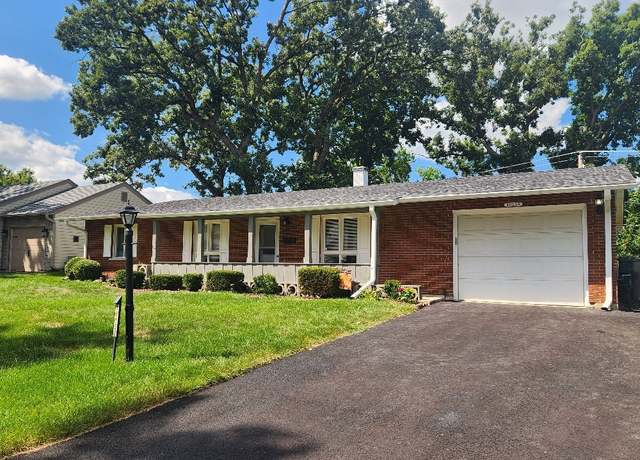 Property at 10158 Huntington Ct, Orland Park, IL 60462, 3 beds, 2 baths
