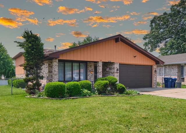 Property at 7201 W 110th St, Worth, IL 60482, 4 beds, 3 baths