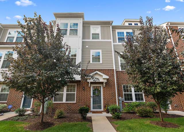 Property at 10614 Owain Way, Orland Park, IL 60467, 3 beds, 2.5 baths