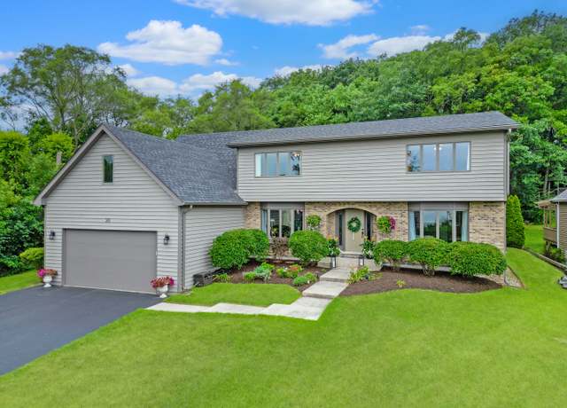 Property at 30 N Holly Ave, Fox Lake, IL 60020, 4 beds, 2.5 baths