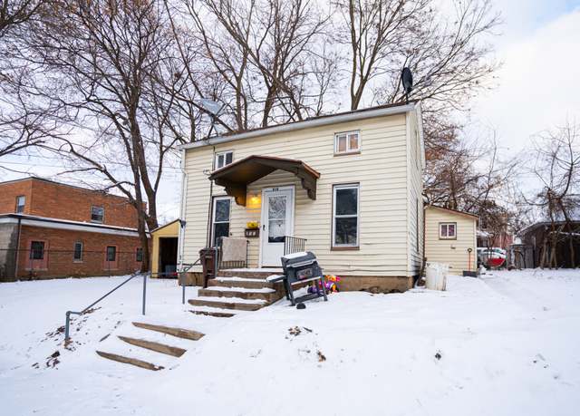 Property at 817 S State Ave, Freeport, IL 61032, 3 beds, 1.5 baths