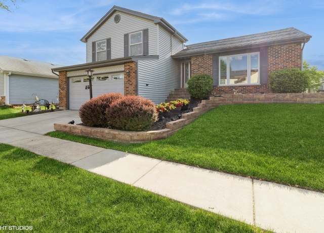 Property at 6 Sandalwood Ct, Streamwood, IL 60107, 3 beds, 1.5 baths