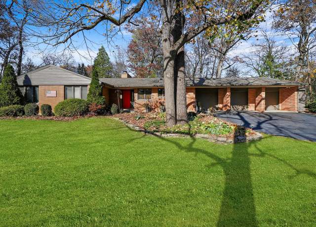 Property at 4770 Woodcliff Ln, Palatine, IL 60067, 3 beds, 2 baths