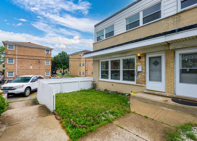 Property at 8821 N Washington St Unit F, Niles, IL 60714, 3 beds, 2.5 baths