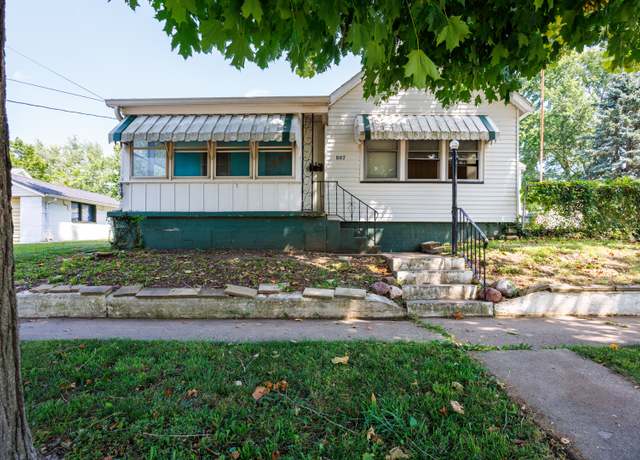 Property at 807 N Western Ave, Bloomington, IL 61701, 2 beds, 1.5 baths
