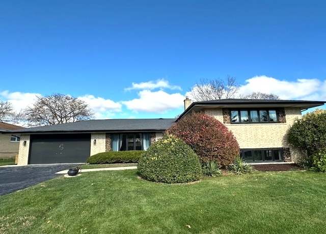 Property at 8754 W 89th St, Hickory Hills, IL 60457, 4 beds, 2.5 baths
