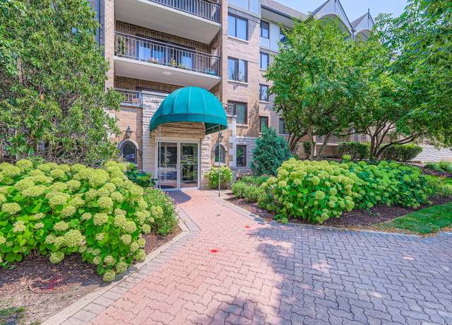 Property at 5 S Pine St #302, Mount Prospect, IL 60056, 1 bed, 1 bath