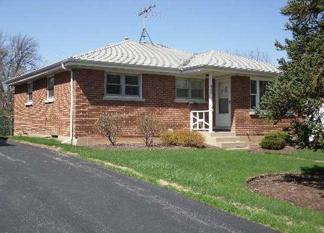 Property at 808 Countryside Hwy, Mundelein, IL 60060, 3 beds, 2 baths