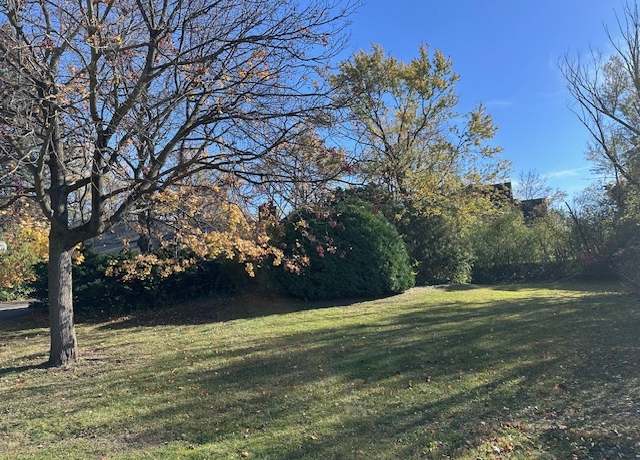 Property at 335 Countryside Ct, Burr Ridge, IL 60527