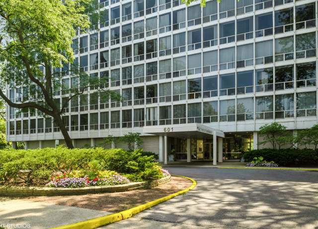 Property at 601 E 32nd St #801, Chicago, IL 60616, 3 beds, 2 baths