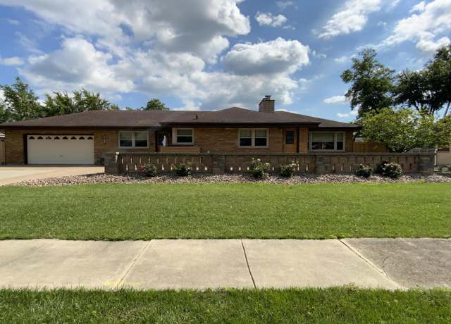 Property at 378 Oakwood Dr, Crete, IL 60417, 3 beds, 2.5 baths