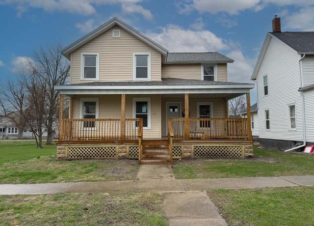 Property at 212 E Ash St, Watseka, IL 60970, 4 beds, 1.5 baths