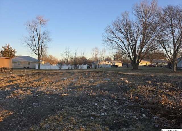Property at 1005 Augusta Rd, Carthage, IL 62321