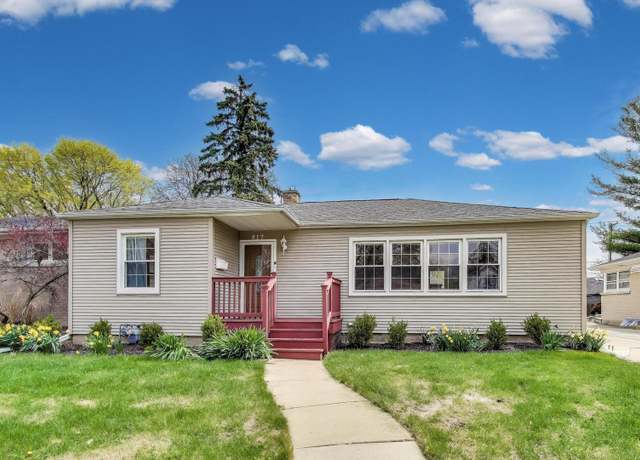 Property at 817 N Patton Ave, Arlington Heights, IL 60004, 3 beds, 3 baths